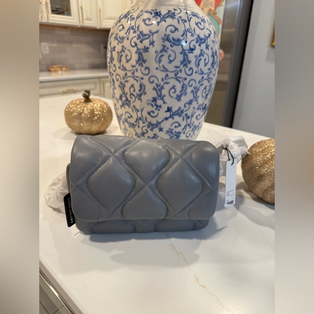 Marc Jacobs Elegant Gray Quilted Women's Bag - Picture 1 of 3